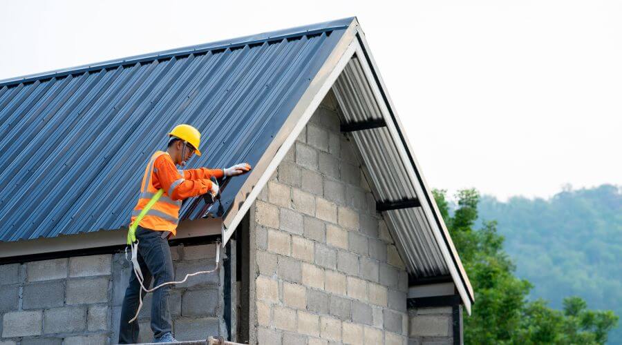 Professional gutter cleaning in Avawam, KY